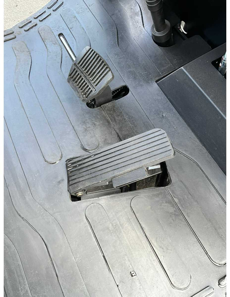 Forklift EP EFS 151 - 4.35 METER TRIPLEX, LI-ION, FREE-LIFT, SIDE-SHIFT - FORKLIFT: picture 23 Forklift EP EFS 151 - 4.35 METER TRIPLEX, LI-ION, FREE-LIFT, SIDE-SHIFT - FORKLIFT: picture 23