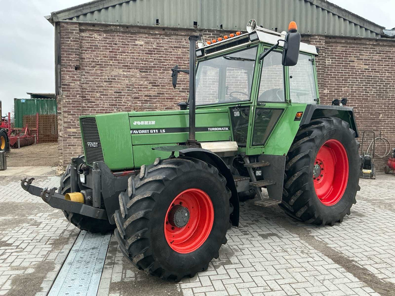 FENDT - 1984 - 611 LS - FOUR-WHEEL DRIVE AGRICULTURAL TRACTOR - Farm tractor: picture 1 FENDT - 1984 - 611 LS - FOUR-WHEEL DRIVE AGRICULTURAL TRACTOR - Farm tractor: picture 1
