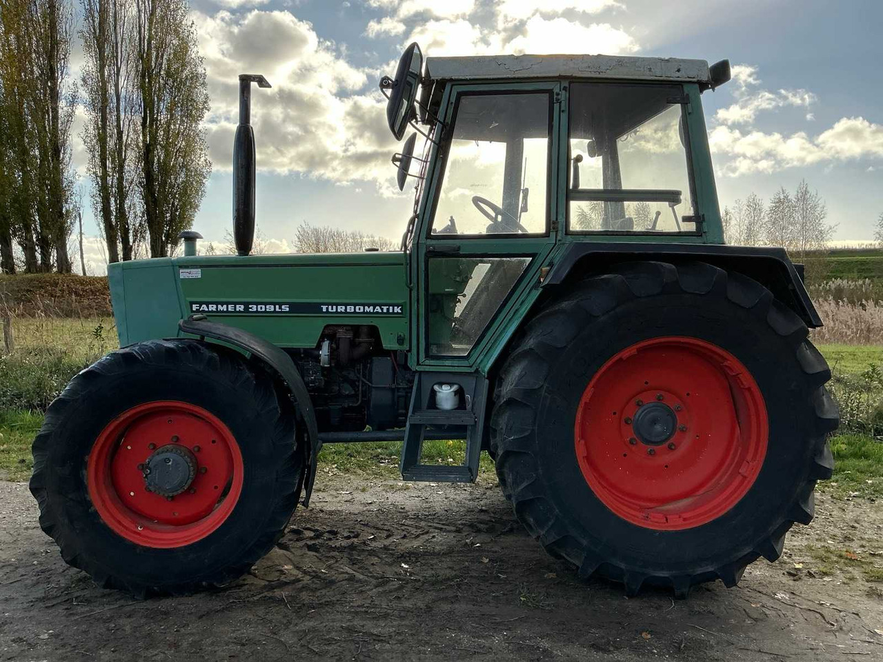 FENDT FARMER 309 LSA TURBOMATIK FOUR-WHEEL DRIVE AGRICULTURAL TRACTOR - Farm tractor: picture 2 FENDT FARMER 309 LSA TURBOMATIK FOUR-WHEEL DRIVE AGRICULTURAL TRACTOR - Farm tractor: picture 2