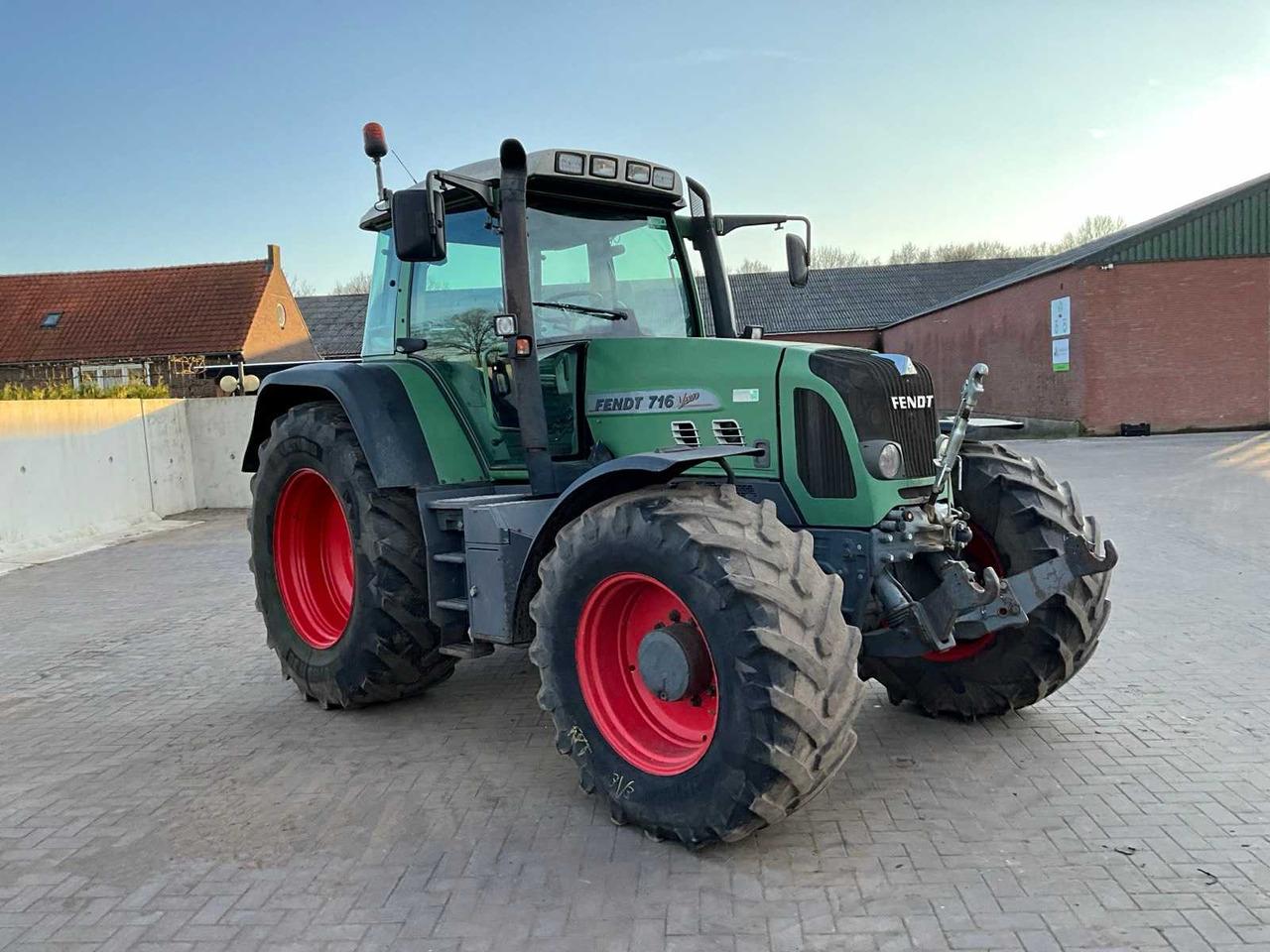 FENDT FOUR-WHEEL DRIVE AGRICULTURAL TRACTOR - Farm tractor: picture 3 FENDT FOUR-WHEEL DRIVE AGRICULTURAL TRACTOR - Farm tractor: picture 3