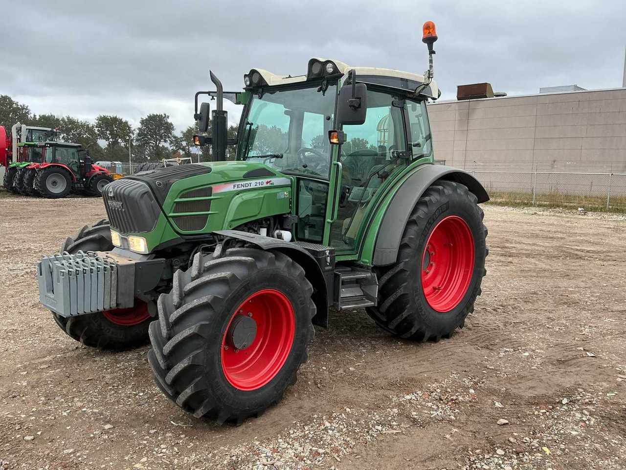 Fendt 210 - Farm tractor: picture 1 Fendt 210 - Farm tractor: picture 1