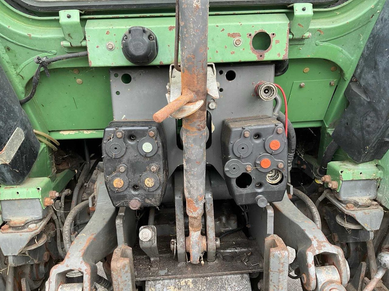 Farm tractor Fendt Farmer 309: picture 13