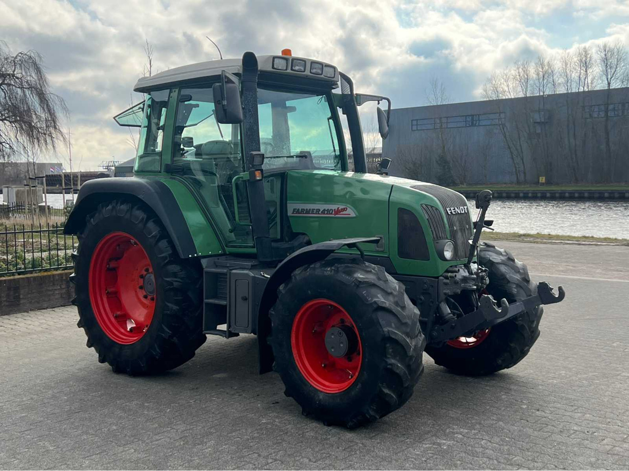 Fendt Vario 410 - Farm tractor: picture 5 Fendt Vario 410 - Farm tractor: picture 5