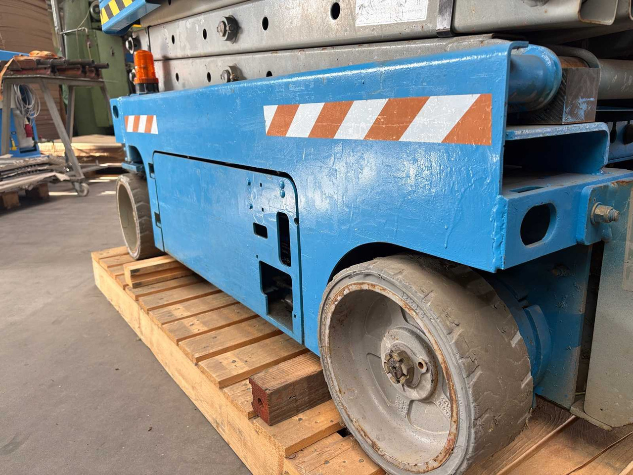 Aerial platform GENIE - AERIAL WORK PLATFORM GS1532 - AERIAL WORK PLATFORMS: picture 10 Aerial platform GENIE - AERIAL WORK PLATFORM GS1532 - AERIAL WORK PLATFORMS: picture 10