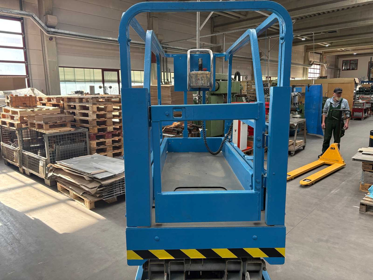 Aerial platform GENIE - AERIAL WORK PLATFORM GS1532 - AERIAL WORK PLATFORMS: picture 9 Aerial platform GENIE - AERIAL WORK PLATFORM GS1532 - AERIAL WORK PLATFORMS: picture 9