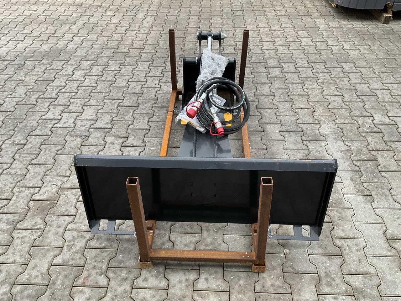 GIYI - BK56 - STICK ATTACHMENT - Compact track loader: picture 5 GIYI - BK56 - STICK ATTACHMENT - Compact track loader: picture 5