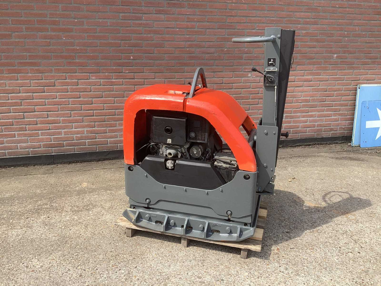 HUSQVARNA LG504 - Plate compactor: picture 2 HUSQVARNA LG504 - Plate compactor: picture 2