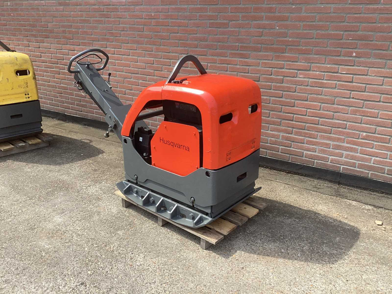 HUSQVARNA LG504 - Plate compactor: picture 4 HUSQVARNA LG504 - Plate compactor: picture 4