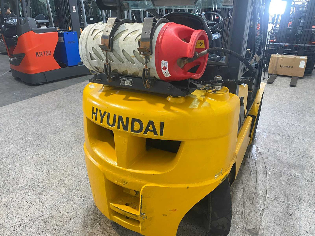 HYUNDAI - 2012 - 25L-7A - FORKLIFT TRUCK - Forklift: picture 3 HYUNDAI - 2012 - 25L-7A - FORKLIFT TRUCK - Forklift: picture 3