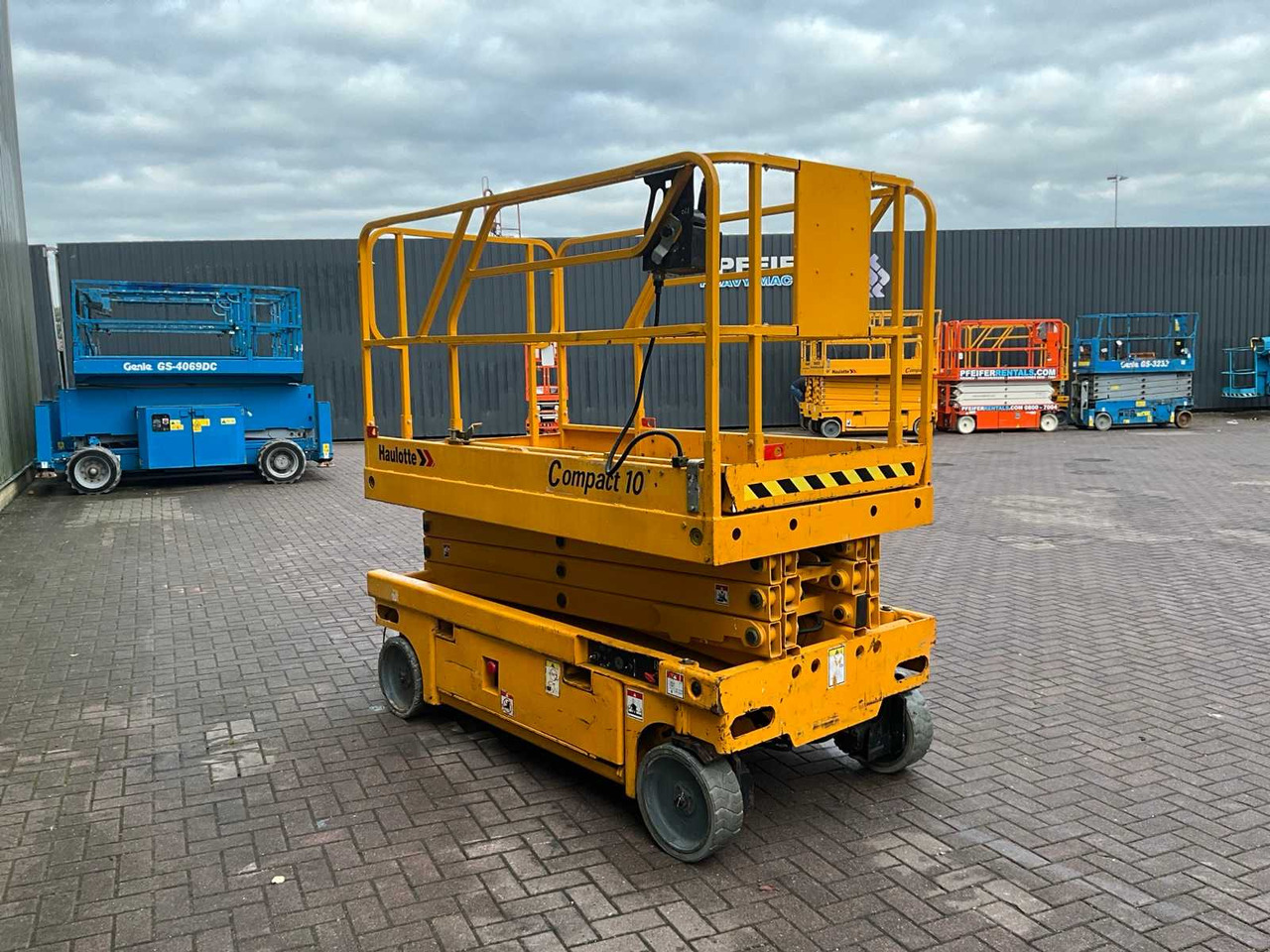 Haulotte Compact 10 - Aerial platform: picture 4 Haulotte Compact 10 - Aerial platform: picture 4