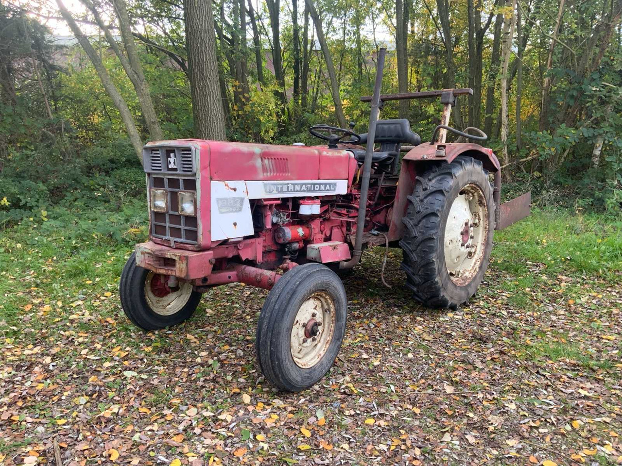 International 383 - Farm tractor: picture 1 International 383 - Farm tractor: picture 1