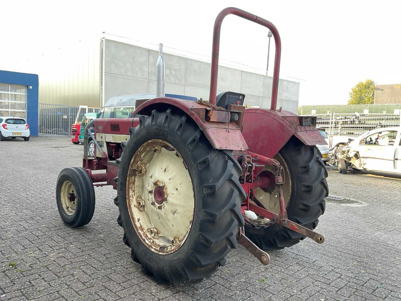 International 453 - Farm tractor: picture 5 International 453 - Farm tractor: picture 5