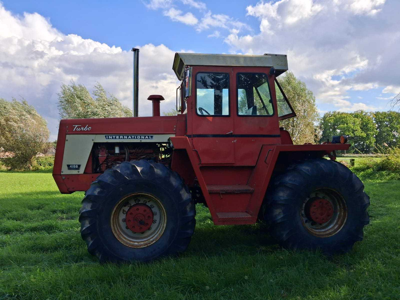 Farm tractor International I-4166: picture 8