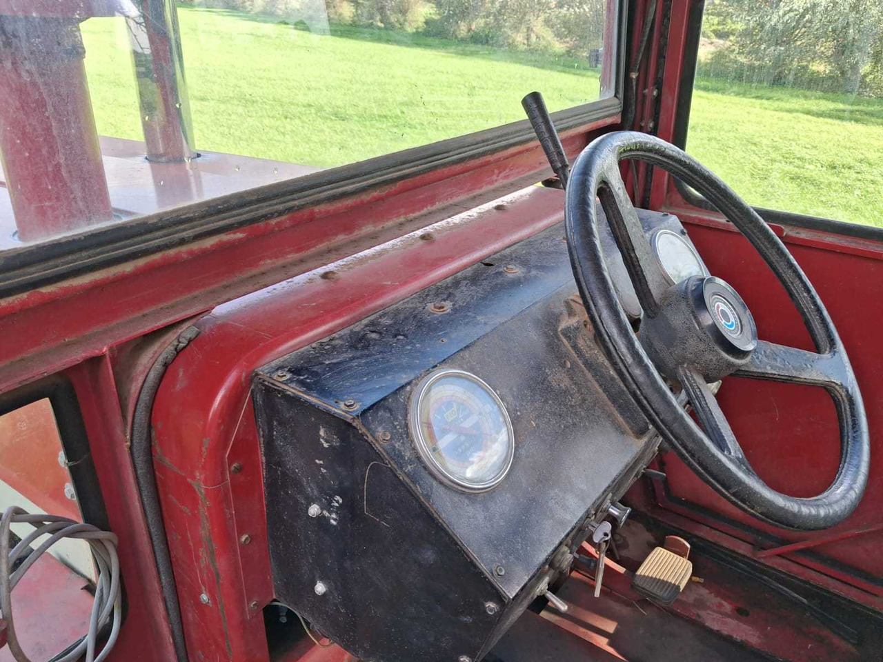 Farm tractor International I-4166: picture 10