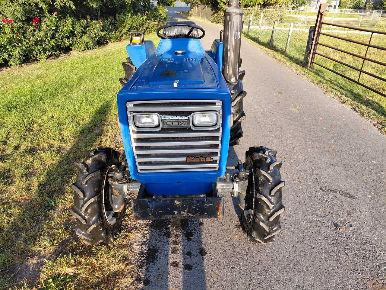 Iseki TL2100 - Compact tractor: picture 2 Iseki TL2100 - Compact tractor: picture 2