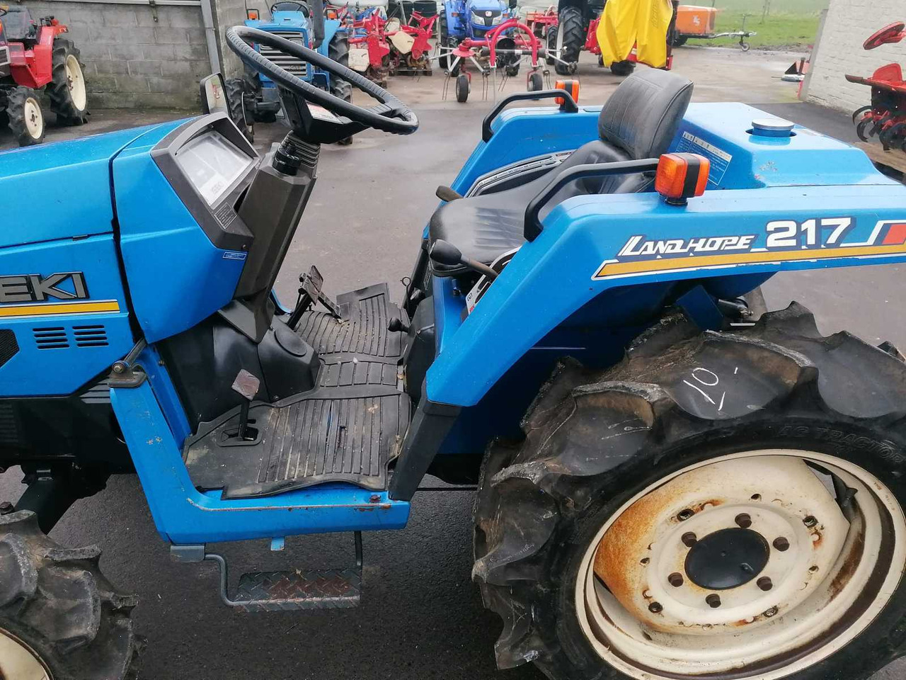 Iseki TU217F - Compact tractor: picture 5 Iseki TU217F - Compact tractor: picture 5