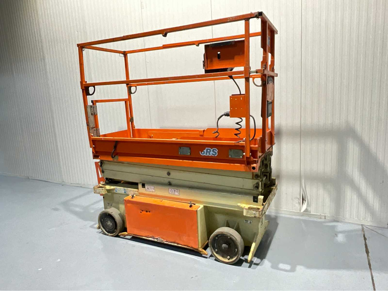 JLG -6RS - AERIAL PLATFORM, WORKING HEIGHT 7.8M, EXTENDABLE TO 2.55M, 199 HOURS. YEAR 2015 - Aerial platform: picture 3 JLG -6RS - AERIAL PLATFORM, WORKING HEIGHT 7.8M, EXTENDABLE TO 2.55M, 199 HOURS. YEAR 2015 - Aerial platform: picture 3