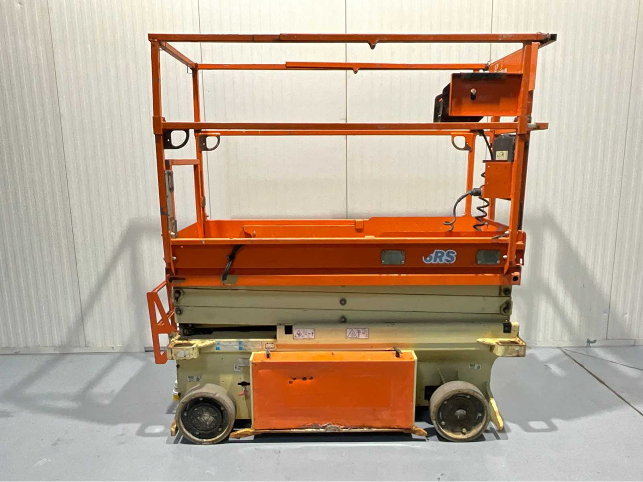 JLG -6RS - AERIAL PLATFORM, WORKING HEIGHT 7.8M, EXTENDABLE TO 2.55M, 199 HOURS. YEAR 2015 - Aerial platform: picture 2 JLG -6RS - AERIAL PLATFORM, WORKING HEIGHT 7.8M, EXTENDABLE TO 2.55M, 199 HOURS. YEAR 2015 - Aerial platform: picture 2
