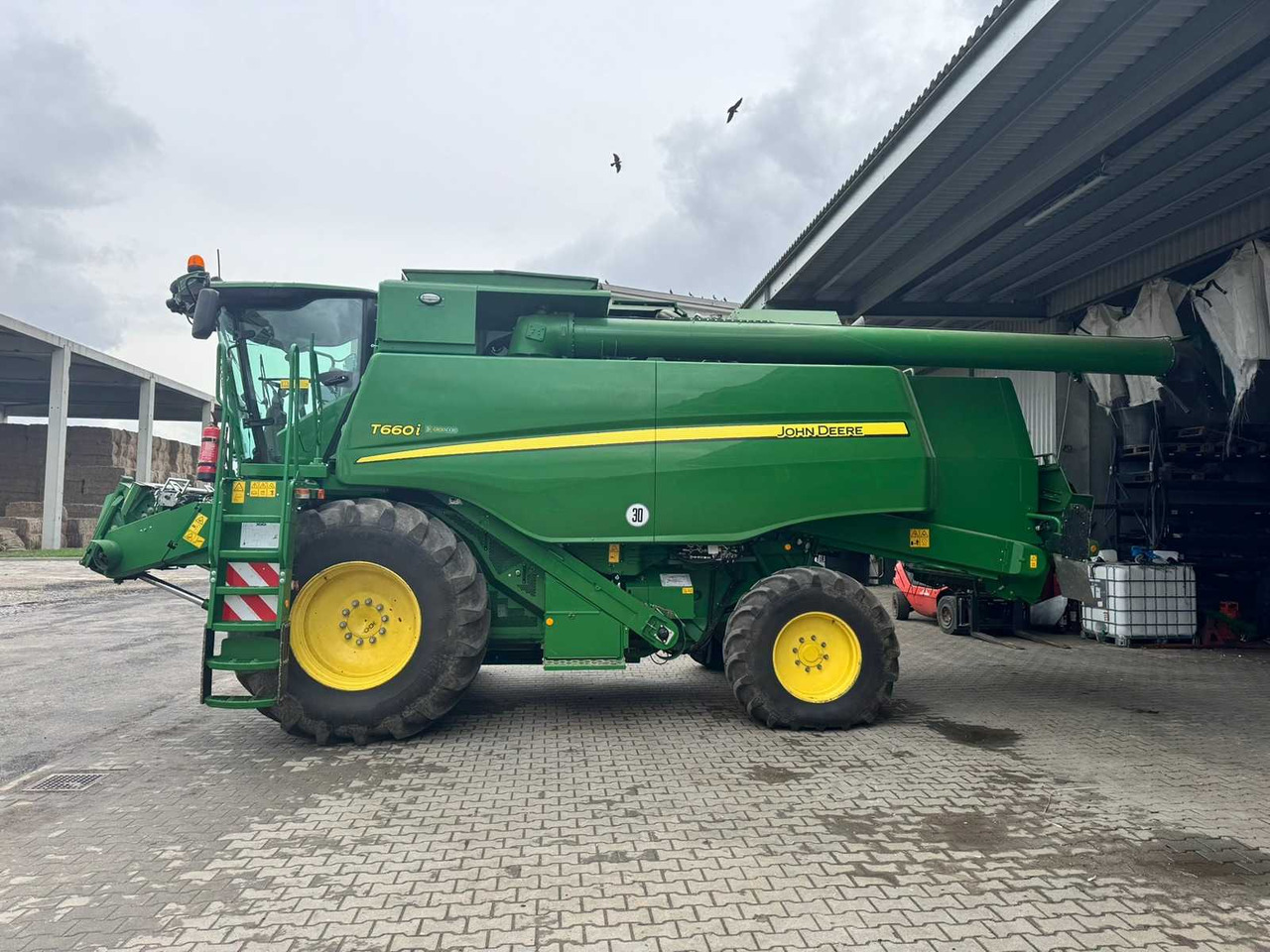 JOHN DEERE T660I - Combine harvester: picture 2 JOHN DEERE T660I - Combine harvester: picture 2