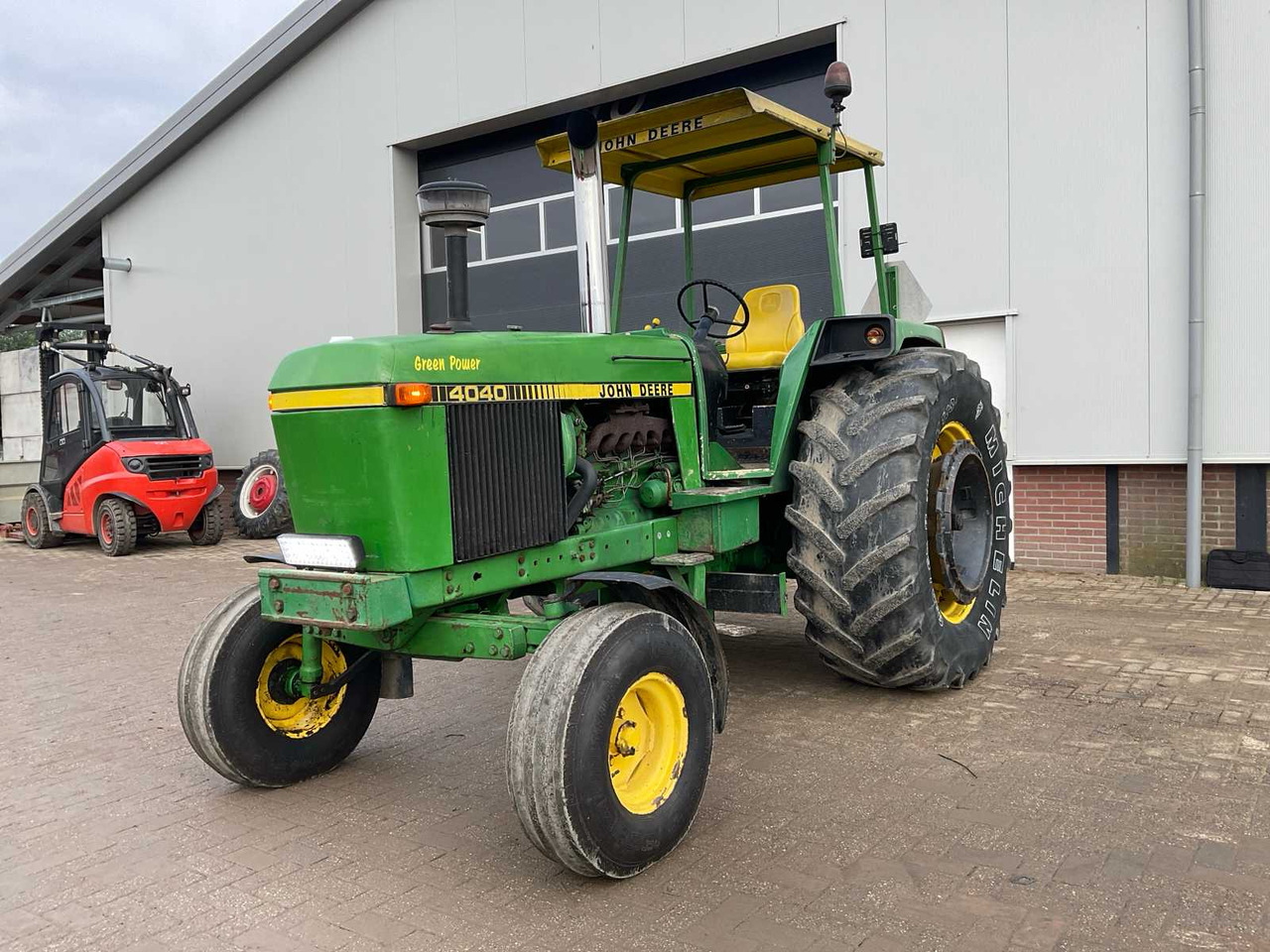 John Deere 4040 - Farm tractor: picture 1 John Deere 4040 - Farm tractor: picture 1