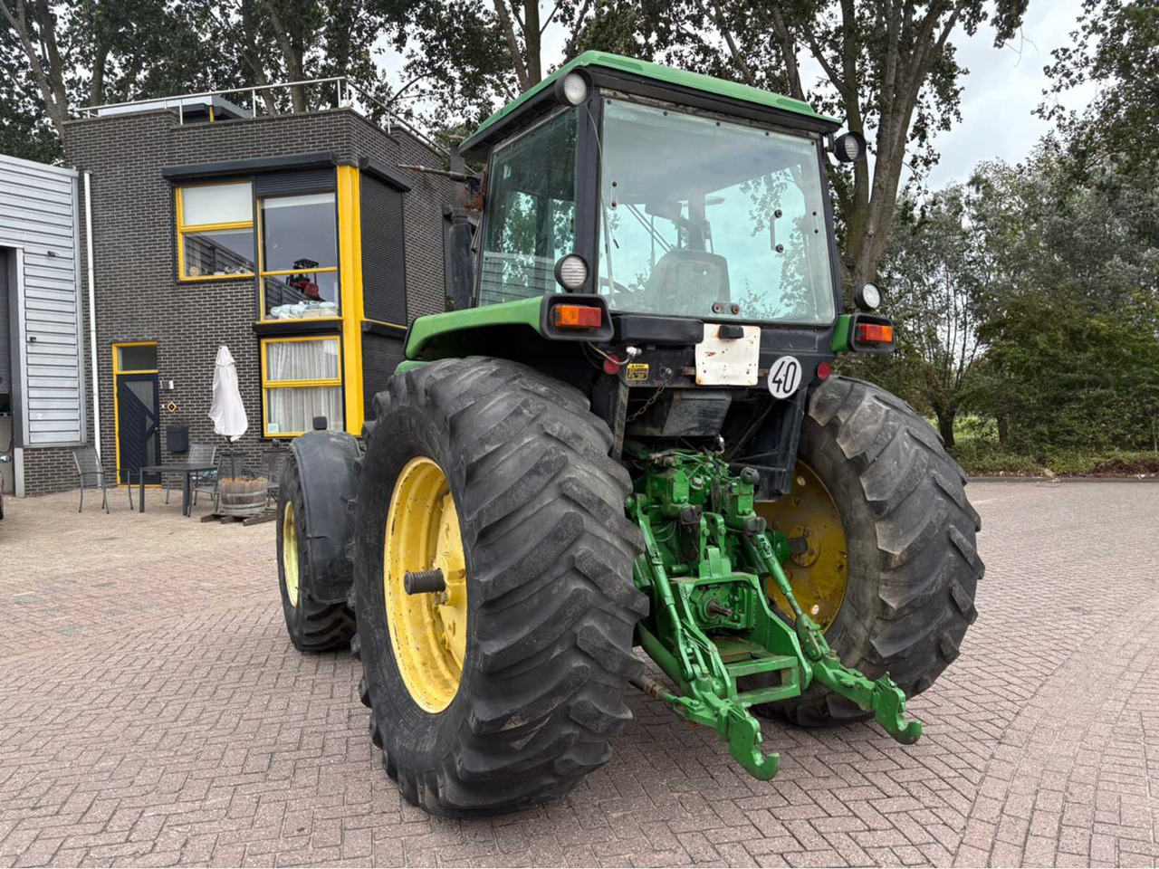 John Deere 4050 - Farm tractor: picture 5 John Deere 4050 - Farm tractor: picture 5