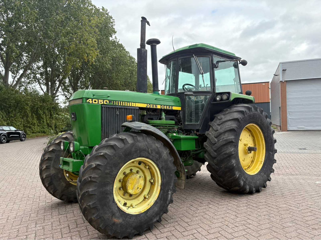 John Deere 4050 - Farm tractor: picture 2 John Deere 4050 - Farm tractor: picture 2