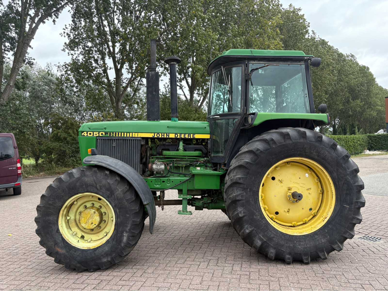 John Deere 4050 - Farm tractor: picture 3 John Deere 4050 - Farm tractor: picture 3