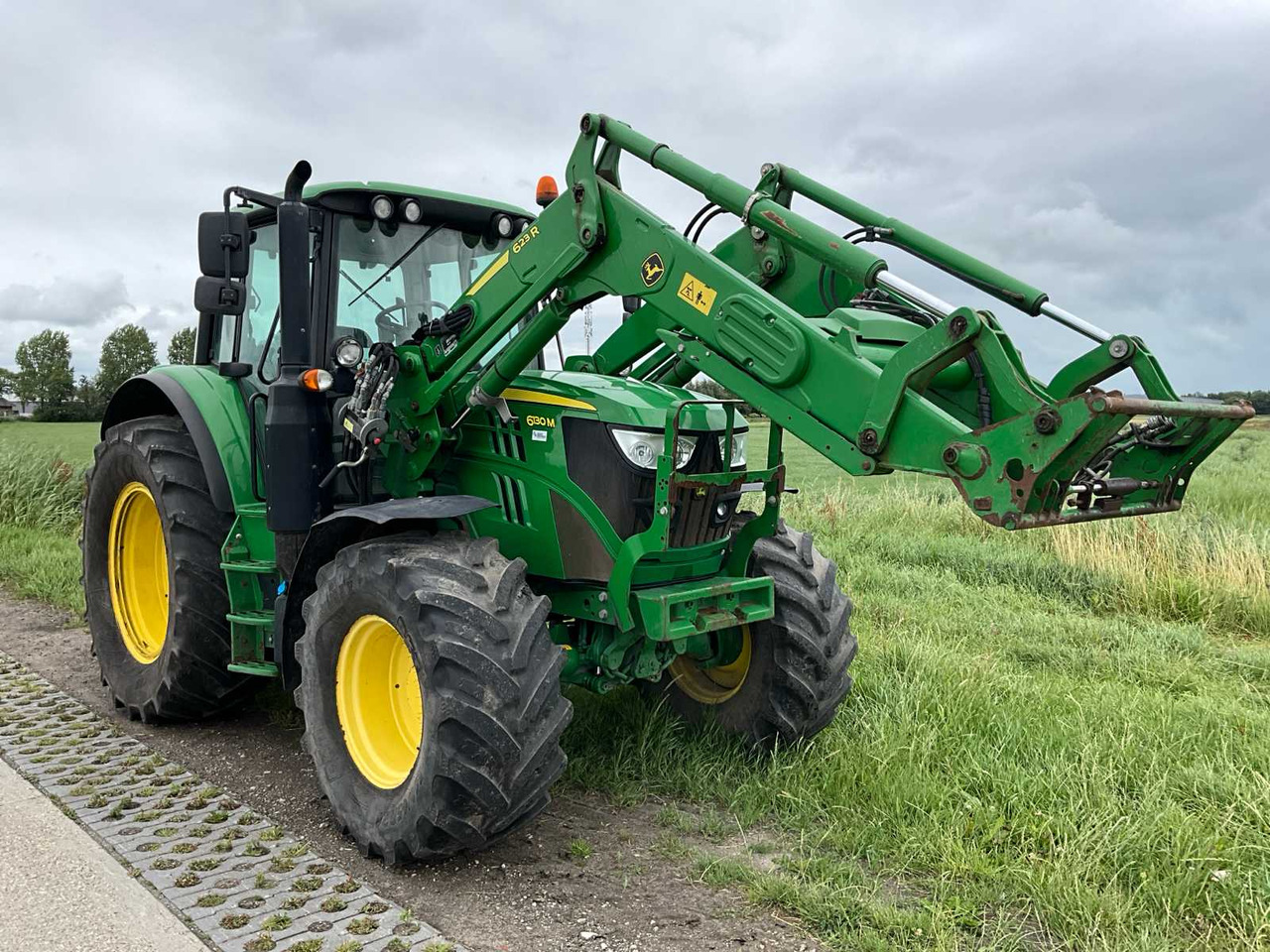 John Deere 6130M - Farm tractor: picture 4 John Deere 6130M - Farm tractor: picture 4