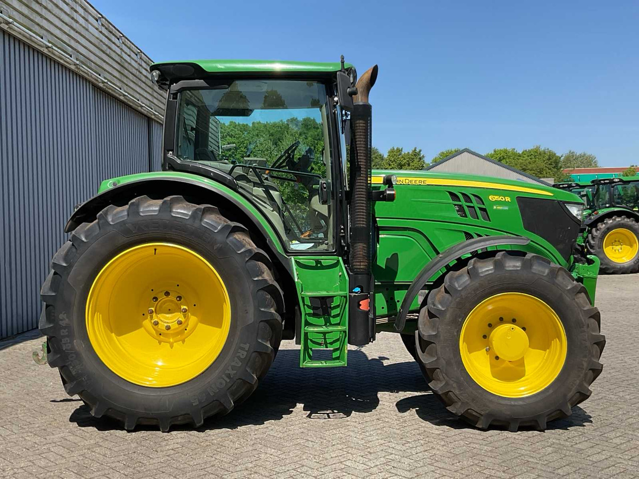 John Deere 6150 R - Farm tractor: picture 3 John Deere 6150 R - Farm tractor: picture 3