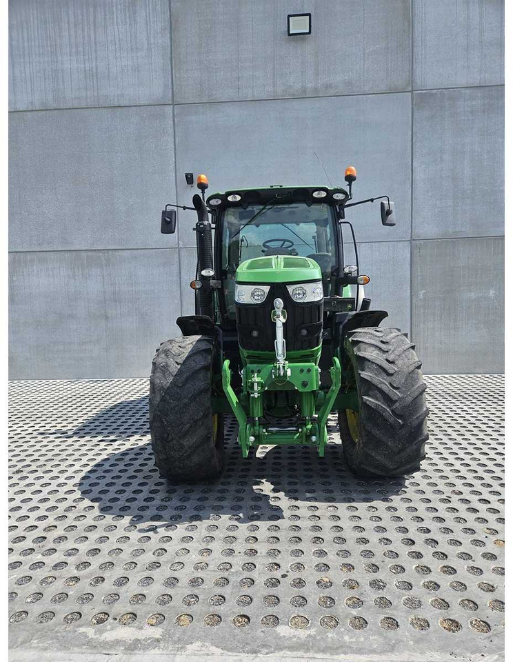 John Deere 6150R - Farm tractor: picture 3 John Deere 6150R - Farm tractor: picture 3