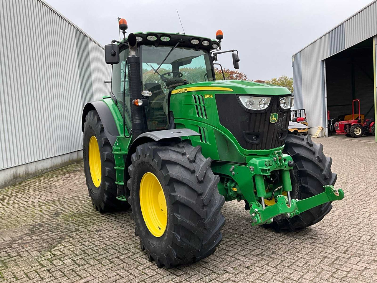 John Deere 6210R - Farm tractor: picture 4 John Deere 6210R - Farm tractor: picture 4