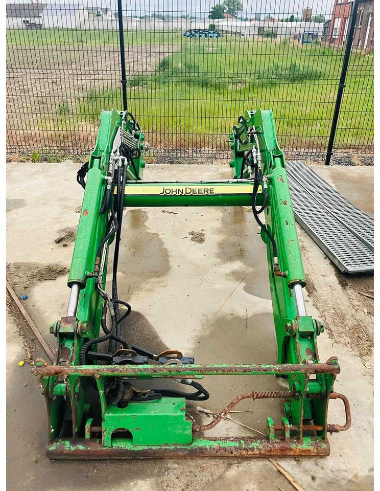 John Deere 653 - Front loader for tractor: picture 3 John Deere 653 - Front loader for tractor: picture 3