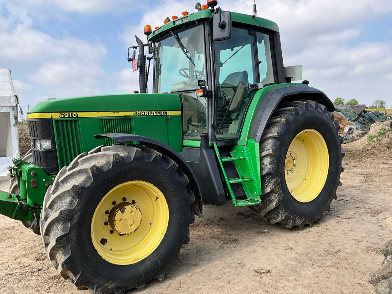 John Deere 6910 - Farm tractor: picture 2 John Deere 6910 - Farm tractor: picture 2