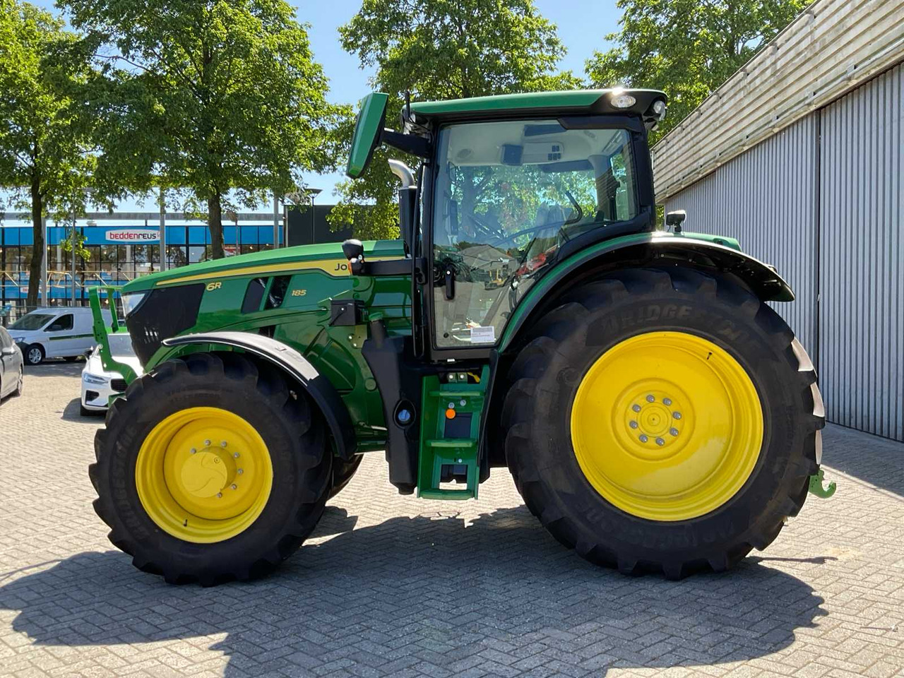 John Deere 6R 185 - Farm tractor: picture 5 John Deere 6R 185 - Farm tractor: picture 5