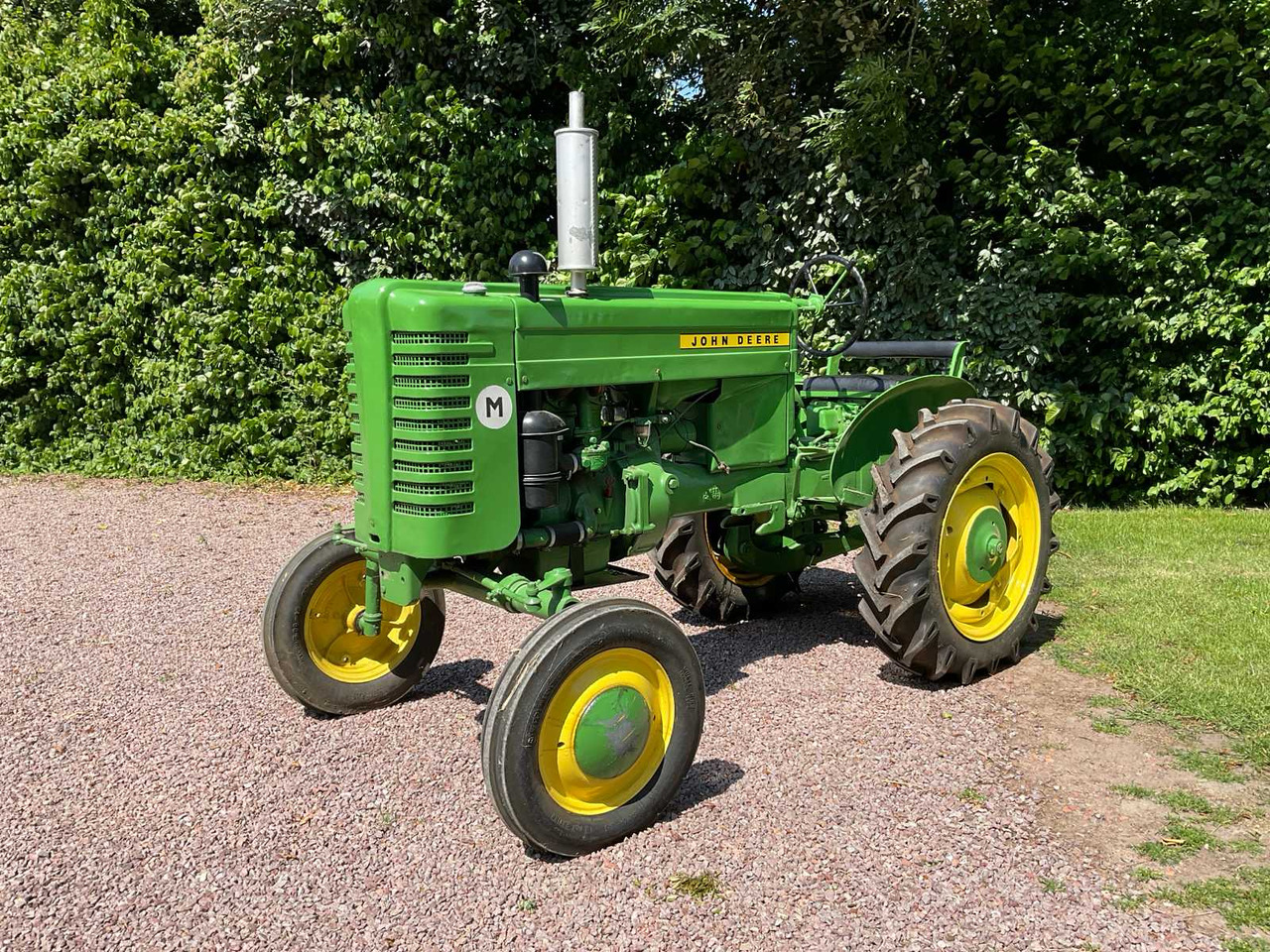 John Deere M - Farm tractor: picture 1 John Deere M - Farm tractor: picture 1