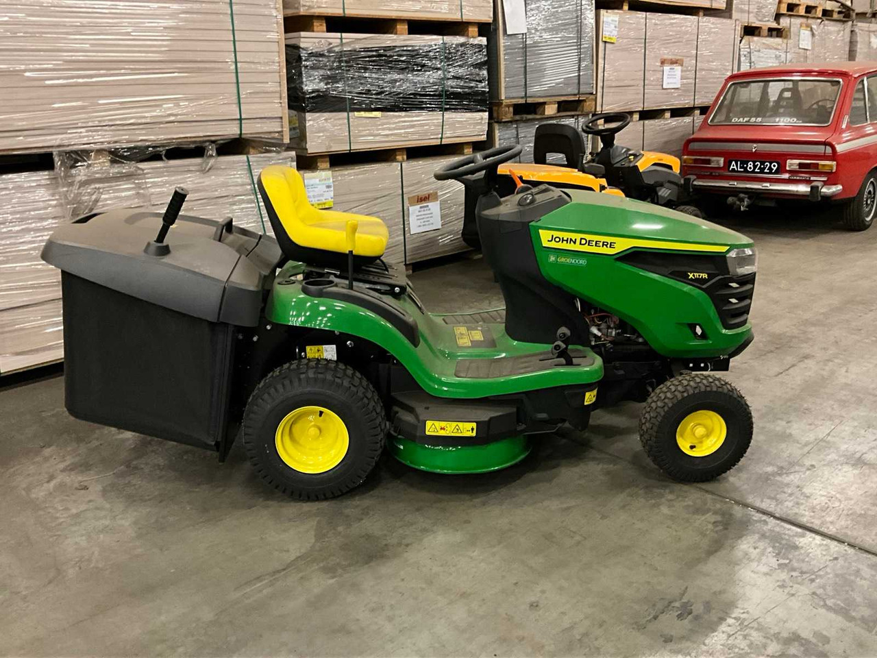 John Deere X117R - Lawn mower: picture 5 John Deere X117R - Lawn mower: picture 5