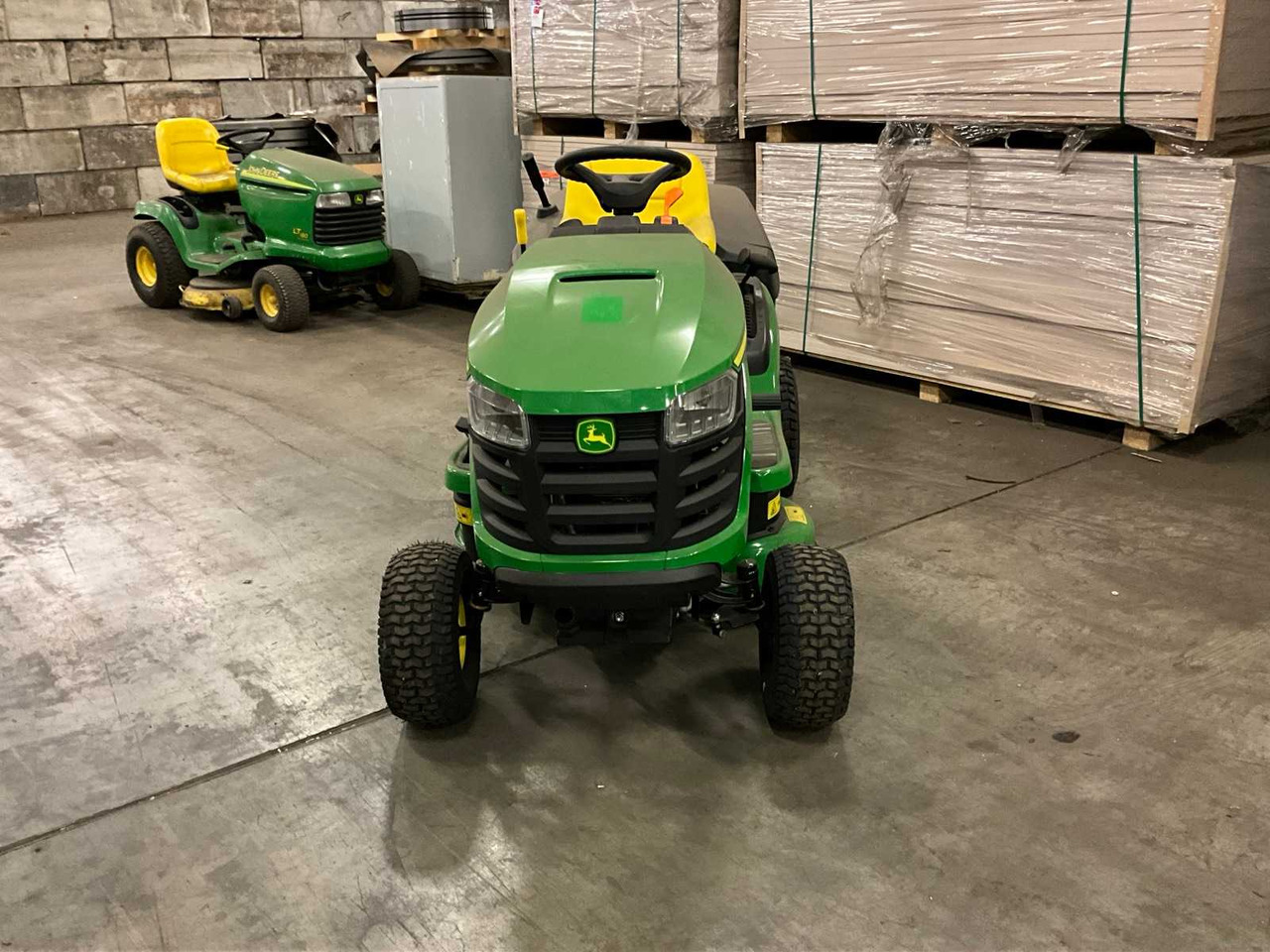 John Deere X117R - Lawn mower: picture 3 John Deere X117R - Lawn mower: picture 3