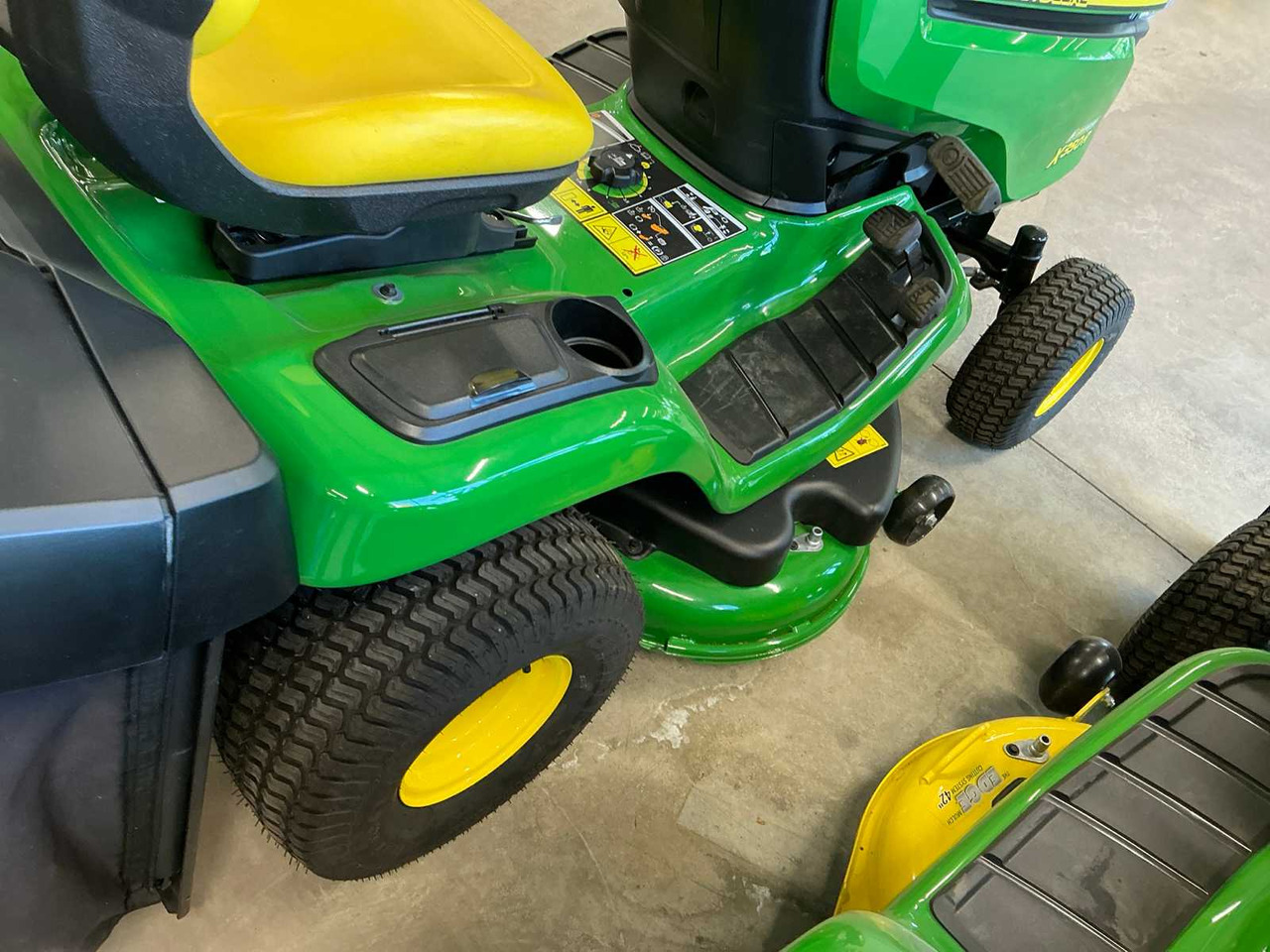 Lawn mower John Deere X350R: picture 7