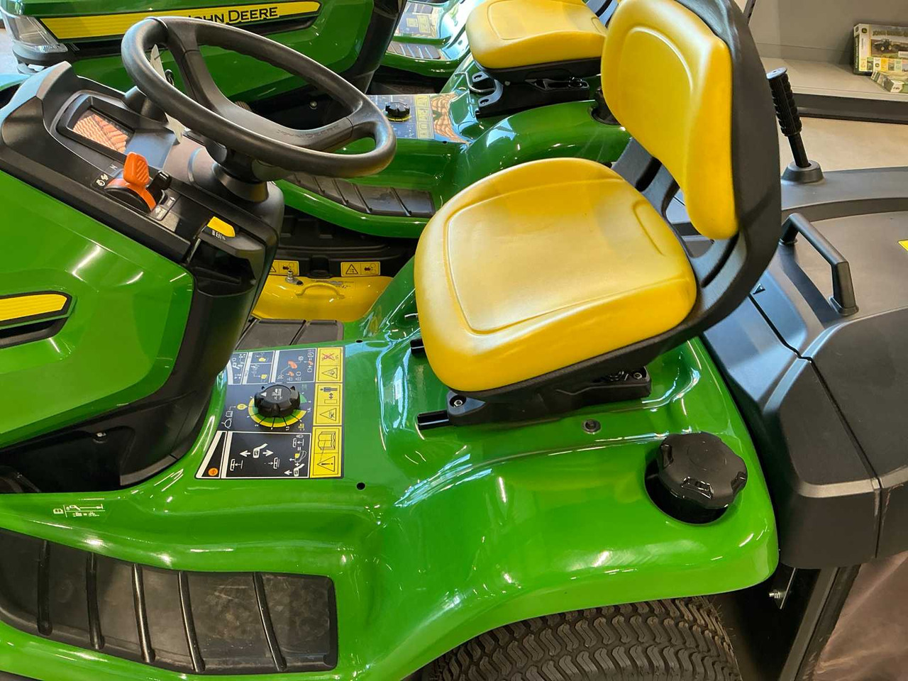 Lawn mower John Deere X350R: picture 15
