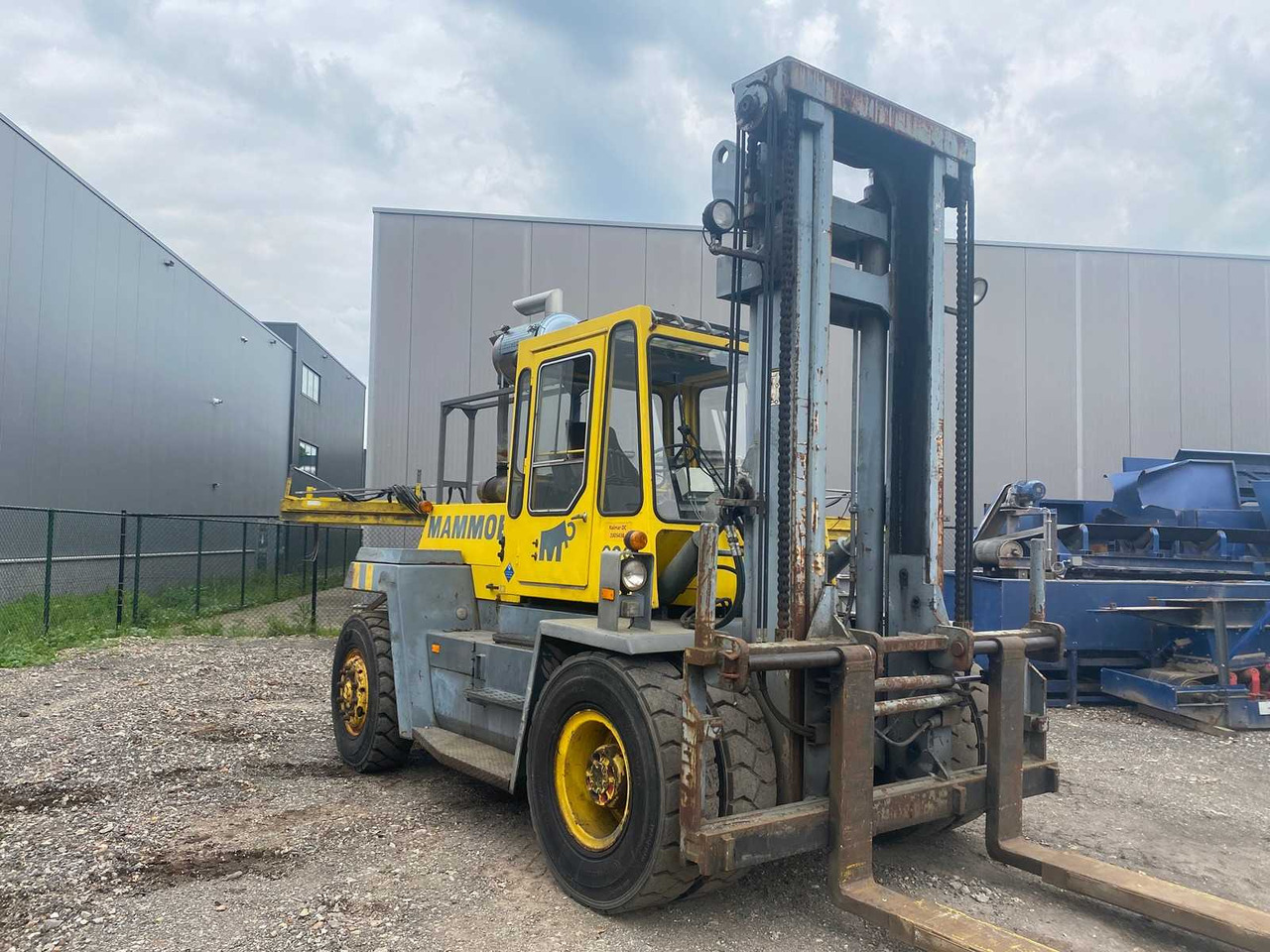 KALMAR - DC 12-600 - DIESEL FORKLIFT WITH FORK POSITIONER - Forklift: picture 2 KALMAR - DC 12-600 - DIESEL FORKLIFT WITH FORK POSITIONER - Forklift: picture 2