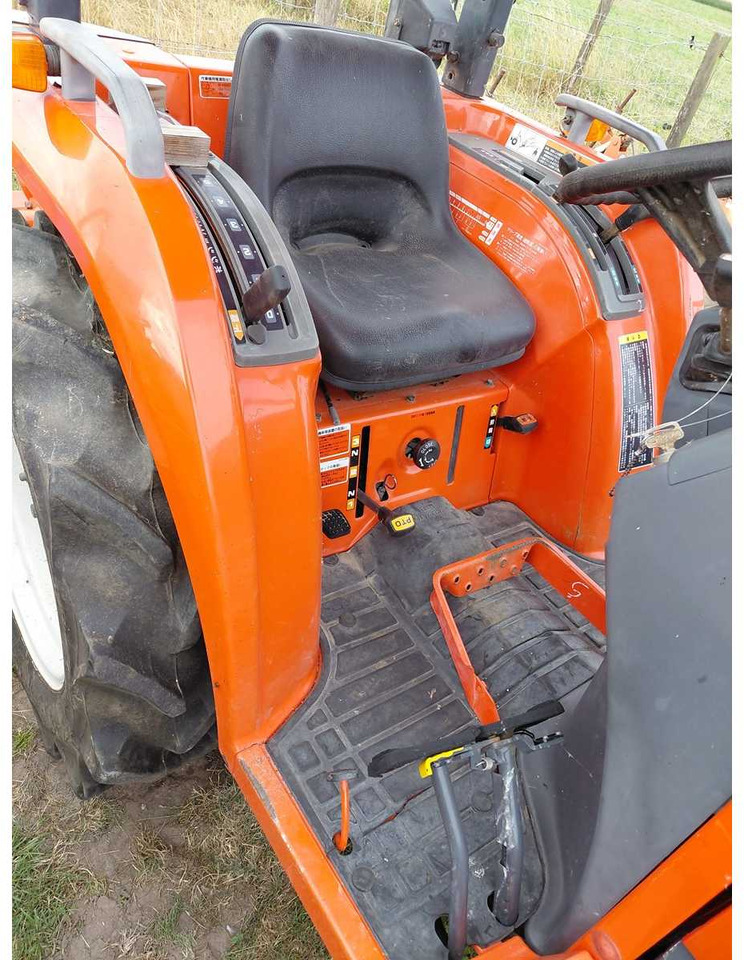 Kubota T240 - Compact tractor: picture 3 Kubota T240 - Compact tractor: picture 3