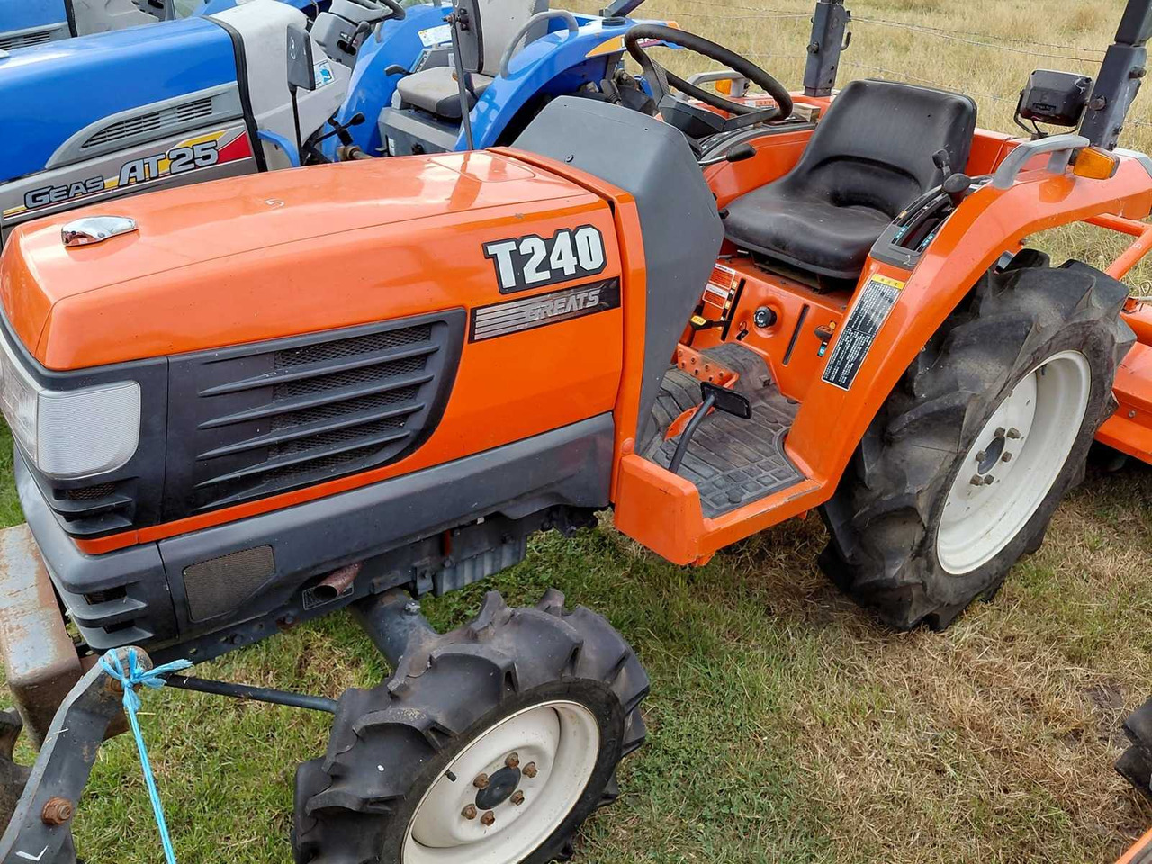 Kubota T240 - Compact tractor: picture 1 Kubota T240 - Compact tractor: picture 1