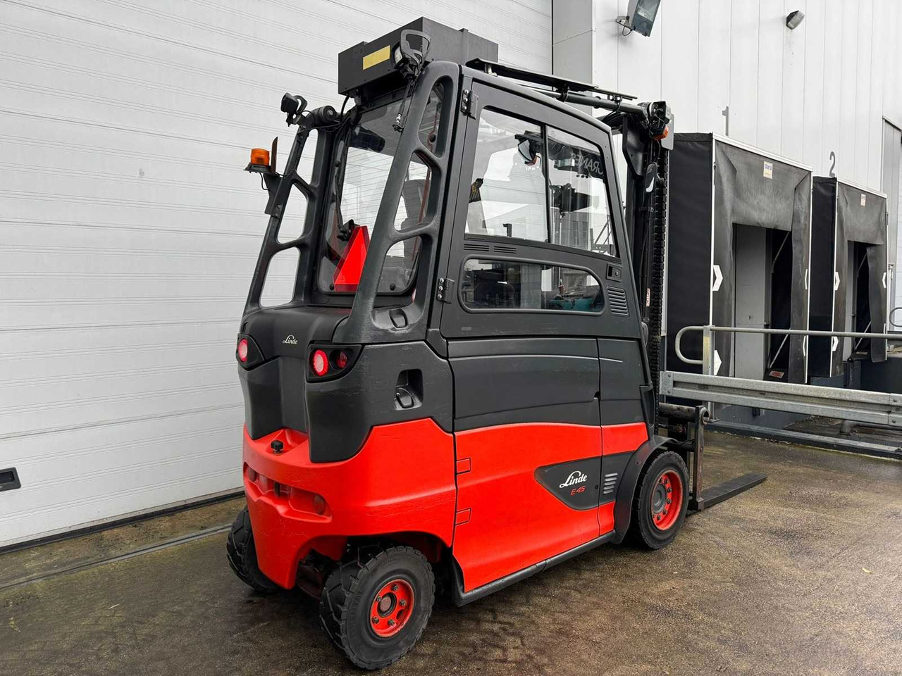 LINDE - 2020 - E-45-HL-01-600 - FORK POSITIONER, SIDE-SHIFT - FORKLIFT - Forklift: picture 4 LINDE - 2020 - E-45-HL-01-600 - FORK POSITIONER, SIDE-SHIFT - FORKLIFT - Forklift: picture 4