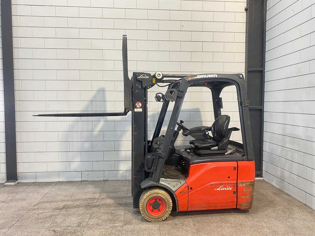 LINDE - E15 - FORKLIFT TRIPLEX - FREE-LIFT - SIDE-SHIFT - Forklift: picture 5 LINDE - E15 - FORKLIFT TRIPLEX - FREE-LIFT - SIDE-SHIFT - Forklift: picture 5