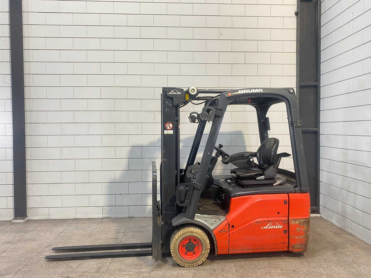 LINDE - E15 - FORKLIFT TRIPLEX - FREE-LIFT - SIDE-SHIFT - Forklift: picture 2 LINDE - E15 - FORKLIFT TRIPLEX - FREE-LIFT - SIDE-SHIFT - Forklift: picture 2