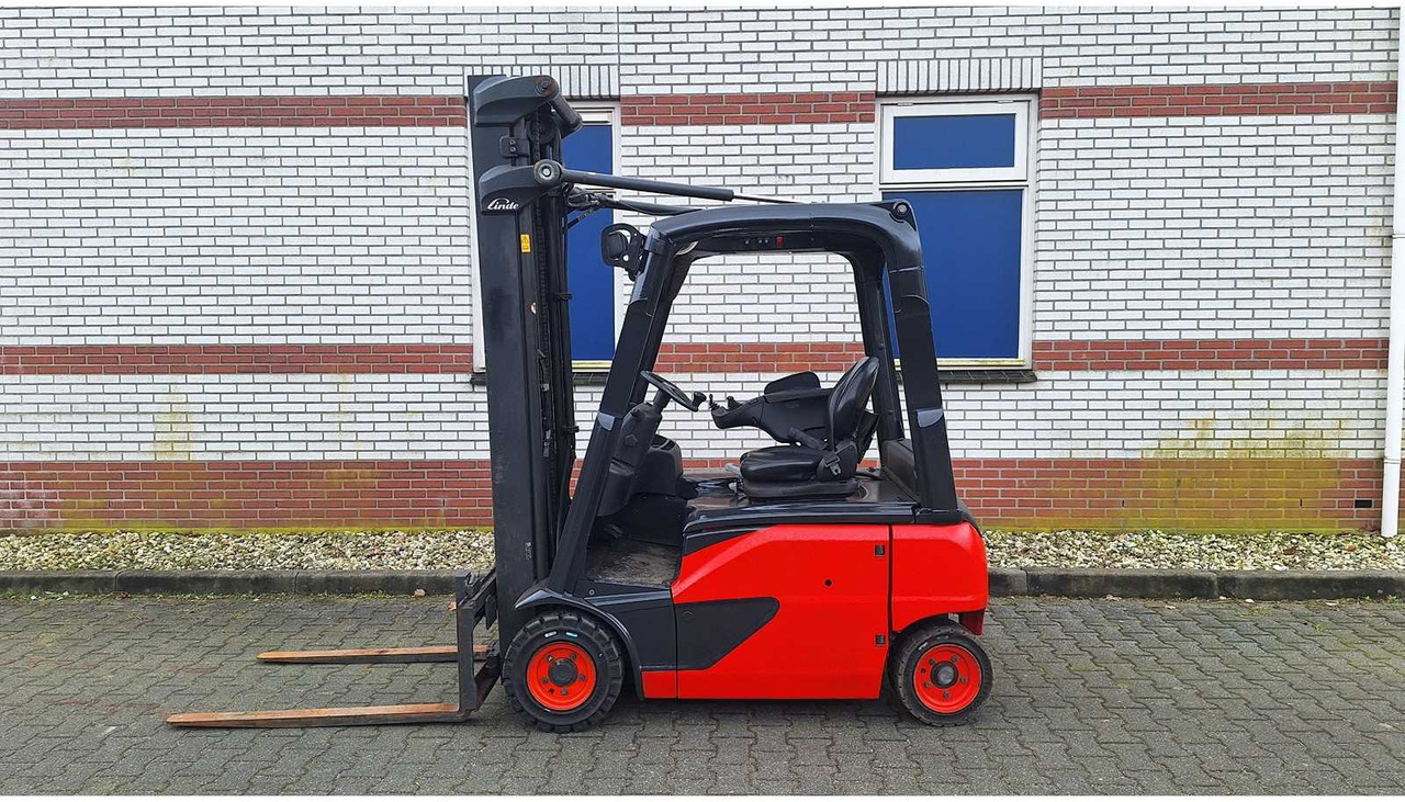 LINDE - E16 P-02 - FORKLIFT TRIPLEX - FREE-LIFT - SIDE-SHIFT - Forklift: picture 2 LINDE - E16 P-02 - FORKLIFT TRIPLEX - FREE-LIFT - SIDE-SHIFT - Forklift: picture 2