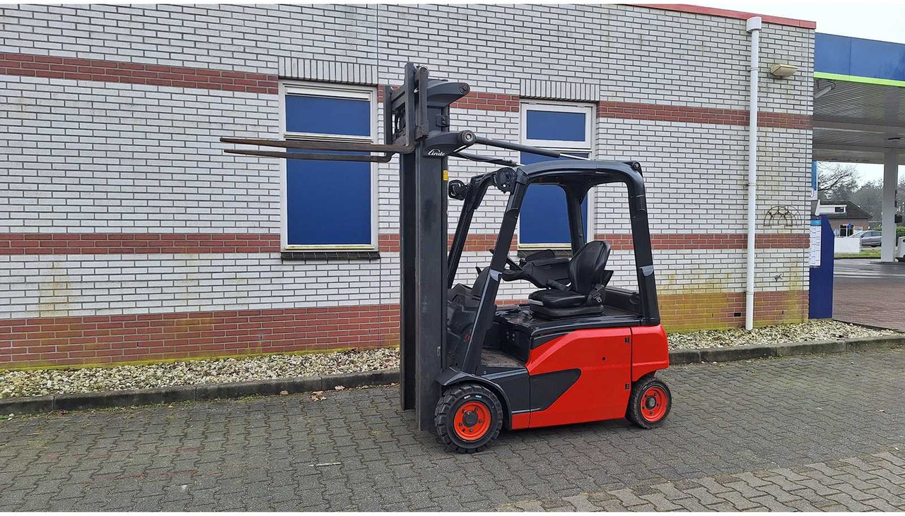LINDE - E16 P-02 - FORKLIFT TRIPLEX - FREE-LIFT - SIDE-SHIFT - Forklift: picture 4 LINDE - E16 P-02 - FORKLIFT TRIPLEX - FREE-LIFT - SIDE-SHIFT - Forklift: picture 4
