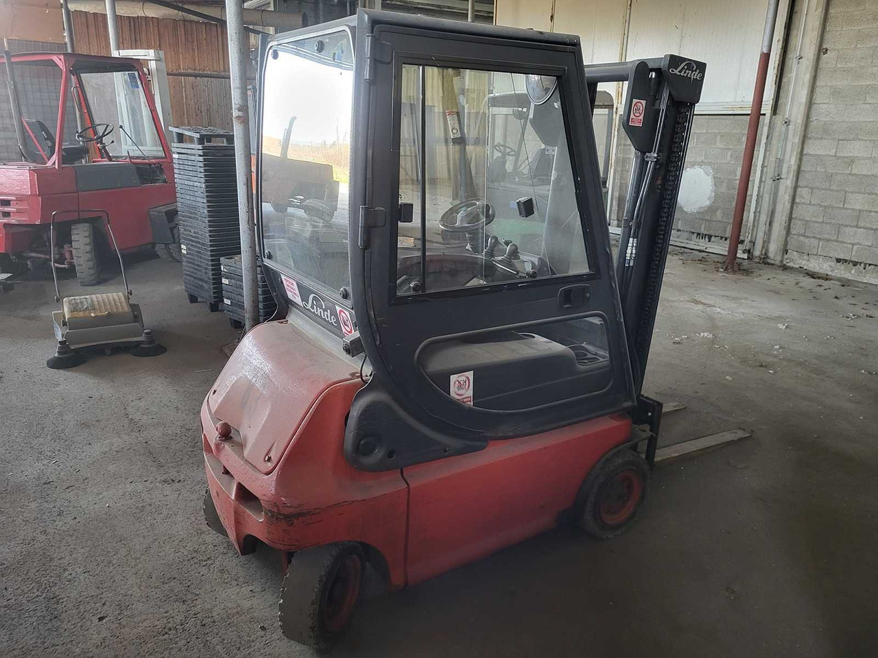 LINDE - E16P-02 - FORKLIFT TRUCKS - 2006 - Forklift: picture 4 LINDE - E16P-02 - FORKLIFT TRUCKS - 2006 - Forklift: picture 4
