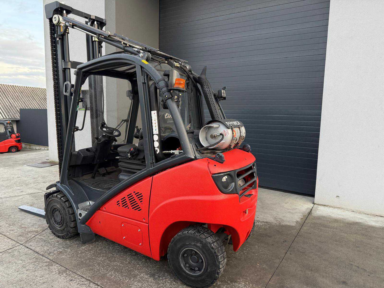 LINDE - H25T-01 - FORKLIFT TRUCKS - 2011 - Forklift: picture 3 LINDE - H25T-01 - FORKLIFT TRUCKS - 2011 - Forklift: picture 3