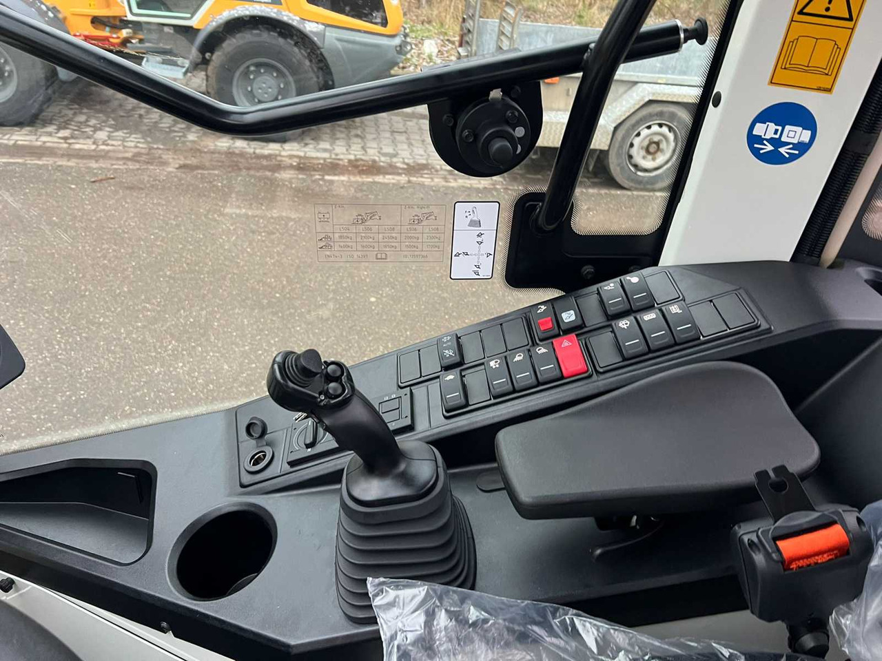 Wheel loader Liebherr L504 Compact: picture 9